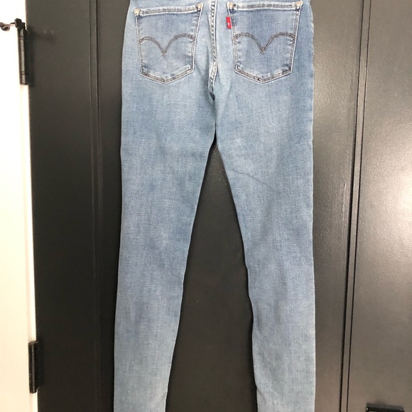 Levi’s designed cut Jean. Tight . - Picture 4 of 5